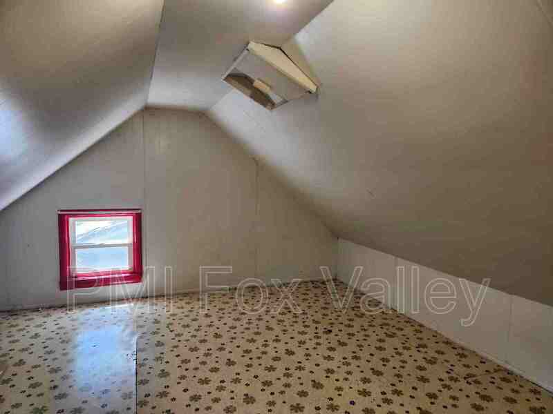 Large Bedrooms UPPER Oshkosh $1025 property image
