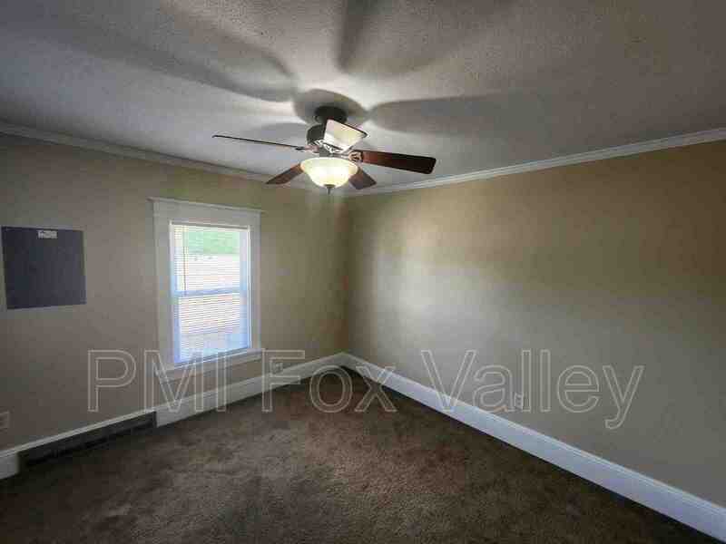 Large Bedrooms UPPER Oshkosh $1025 property image