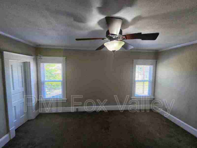 Large Bedrooms UPPER Oshkosh $1025 property image