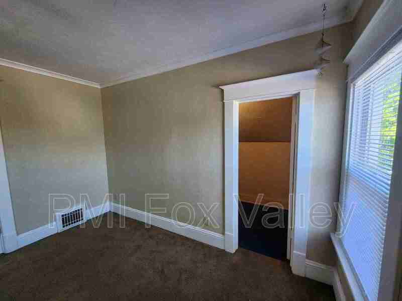 Large Bedrooms UPPER Oshkosh $1025 property image