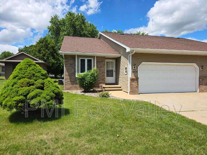 Newly renovated 3-Bed, 2-Bath Duplex Retreat in Appleton property image