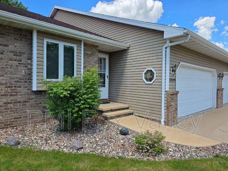 Newly renovated 3-Bed, 2-Bath Duplex Retreat in Appleton property image