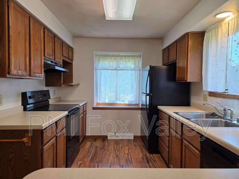 Newly renovated 3-Bed, 2-Bath Duplex Retreat in Appleton property image