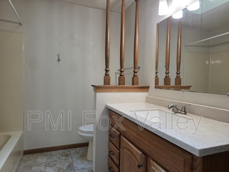 Newly renovated 3-Bed, 2-Bath Duplex Retreat in Appleton property image