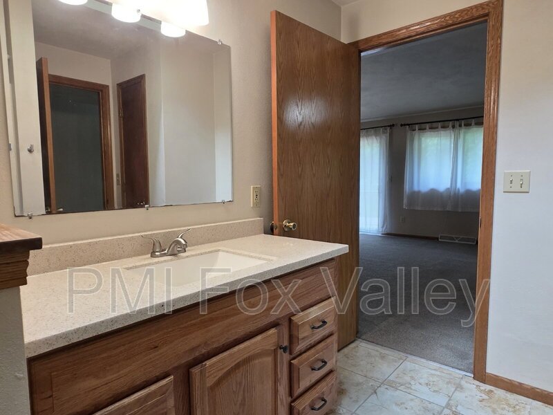 Newly renovated 3-Bed, 2-Bath Duplex Retreat in Appleton property image