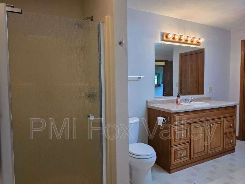 Newly renovated 3-Bed, 2-Bath Duplex Retreat in Appleton property image