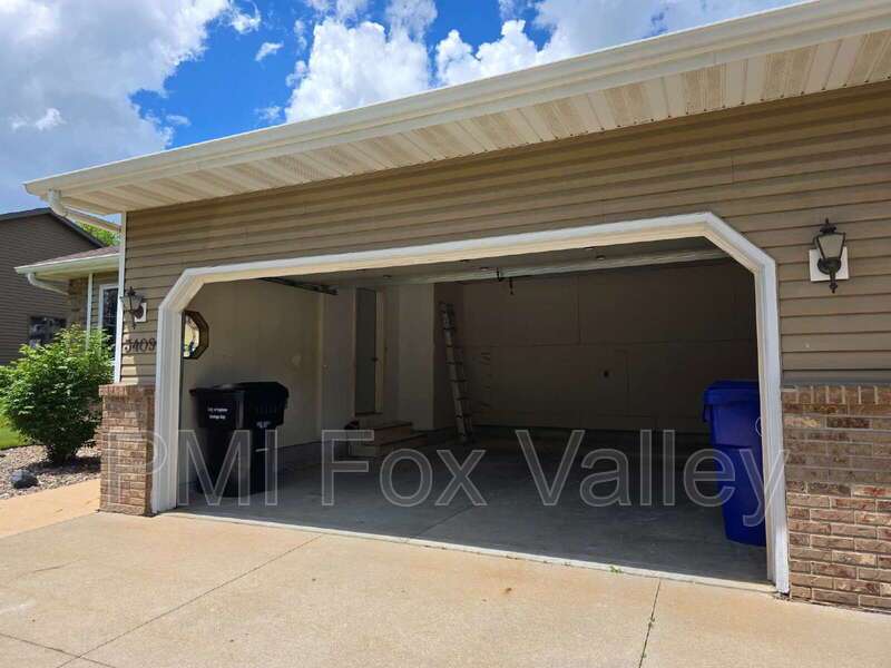 Newly renovated 3-Bed, 2-Bath Duplex Retreat in Appleton property image