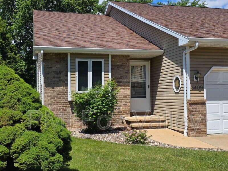 Newly renovated 3-Bed, 2-Bath Duplex Retreat in Appleton property image