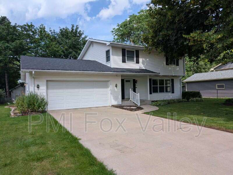 Spacious 4 bedroom 3 bathroom family home in Neenah property image