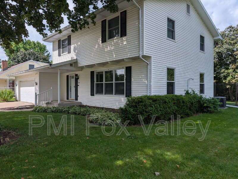 Spacious 4 bedroom 3 bathroom family home in Neenah property image