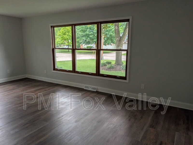 Spacious 4 bedroom 3 bathroom family home in Neenah property image