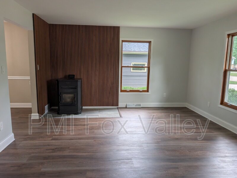 Spacious 4 bedroom 3 bathroom family home in Neenah property image