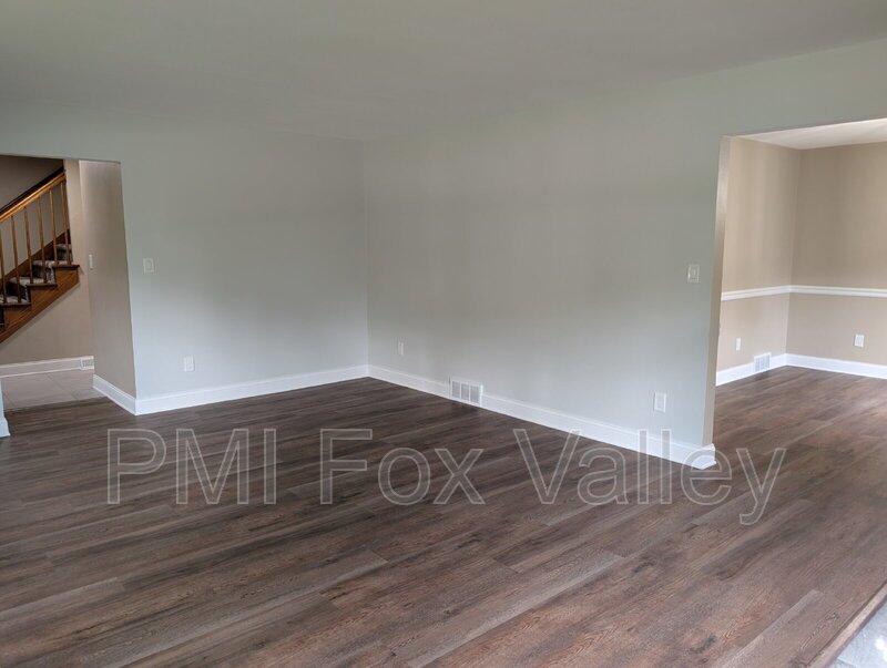Spacious 4 bedroom 3 bathroom family home in Neenah property image