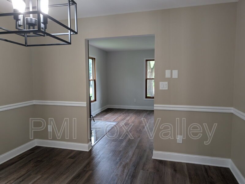 Spacious 4 bedroom 3 bathroom family home in Neenah property image