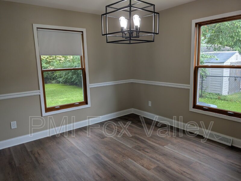 Spacious 4 bedroom 3 bathroom family home in Neenah property image