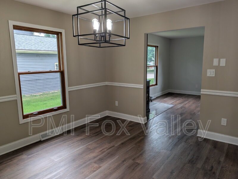 Spacious 4 bedroom 3 bathroom family home in Neenah property image
