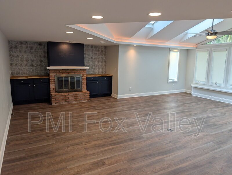 Spacious 4 bedroom 3 bathroom family home in Neenah property image