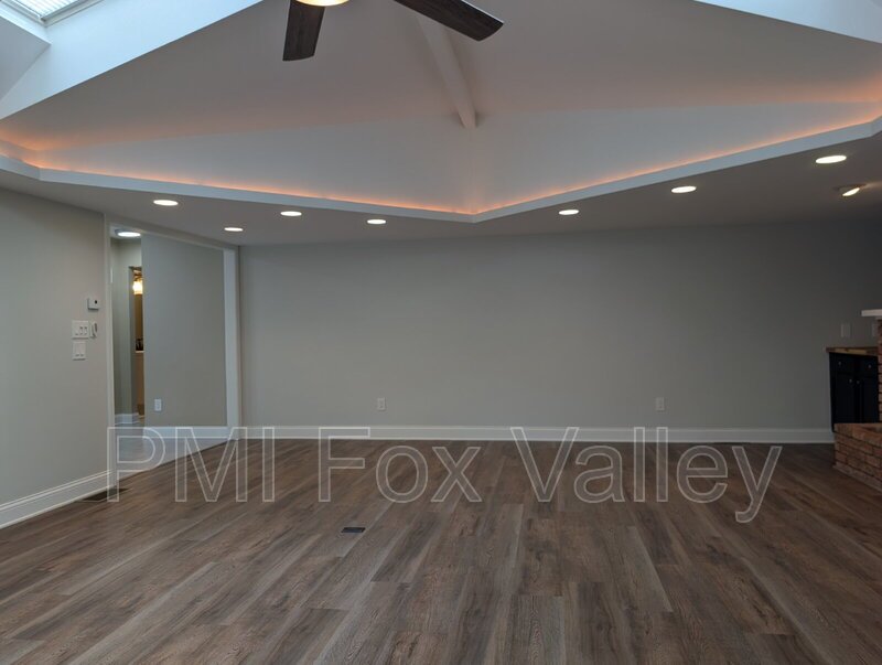 Spacious 4 bedroom 3 bathroom family home in Neenah property image