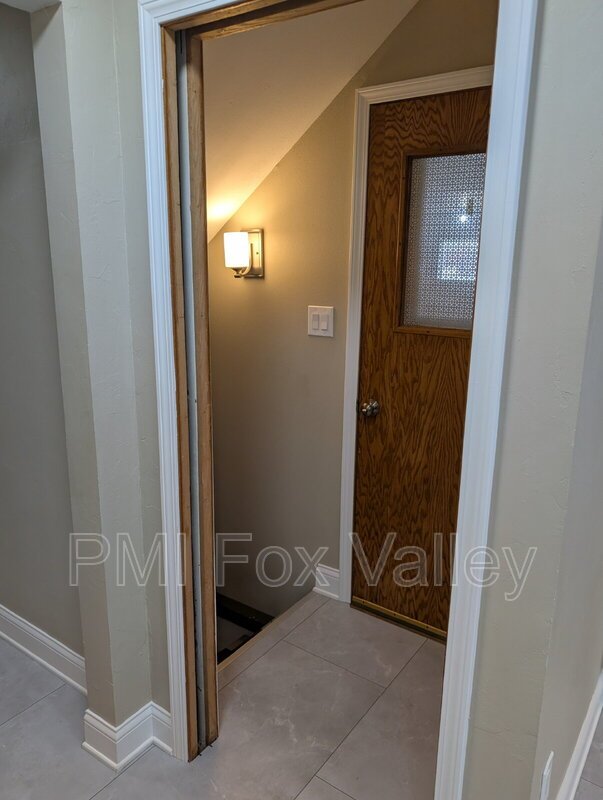 Spacious 4 bedroom 3 bathroom family home in Neenah property image