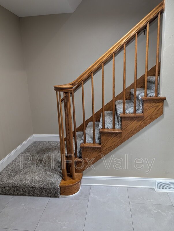 Spacious 4 bedroom 3 bathroom family home in Neenah property image