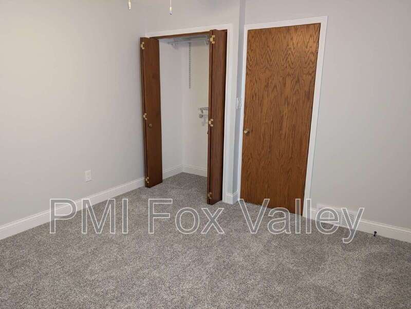 Spacious 4 bedroom 3 bathroom family home in Neenah property image