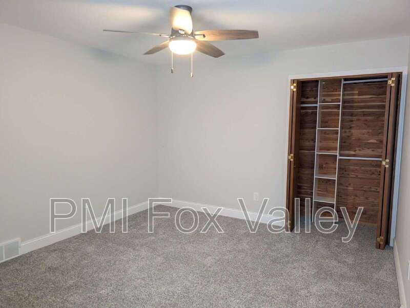 Spacious 4 bedroom 3 bathroom family home in Neenah property image