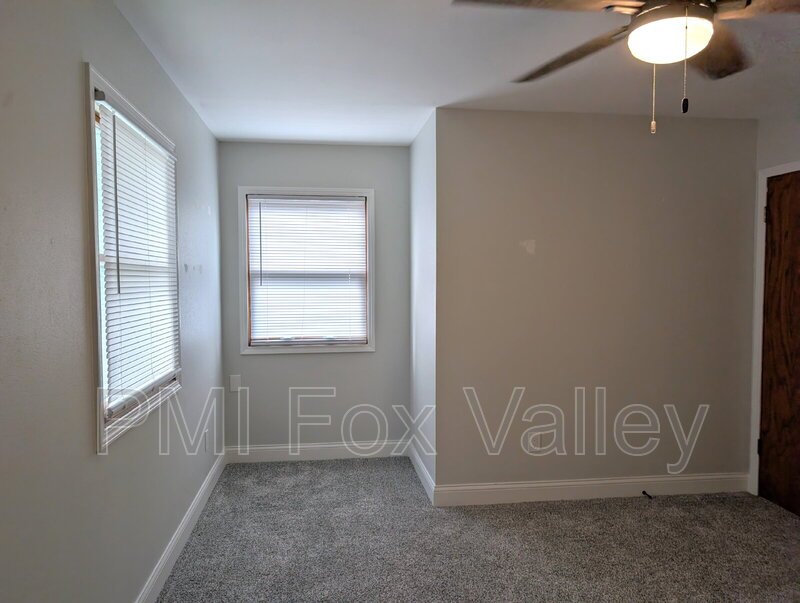 Spacious 4 bedroom 3 bathroom family home in Neenah property image