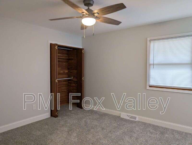 Spacious 4 bedroom 3 bathroom family home in Neenah property image