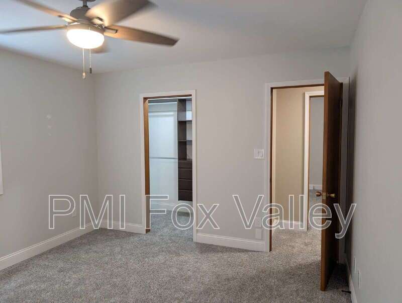 Spacious 4 bedroom 3 bathroom family home in Neenah property image