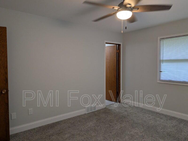 Spacious 4 bedroom 3 bathroom family home in Neenah property image