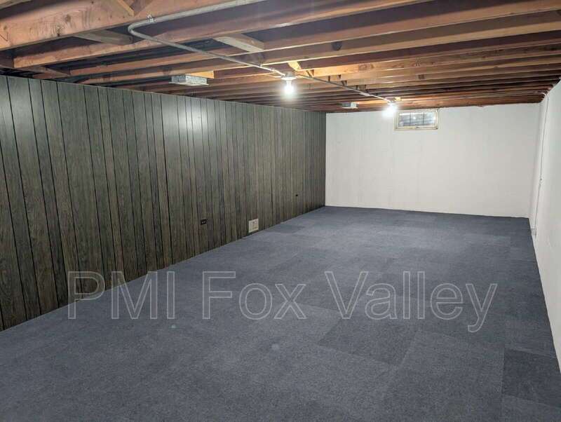 Spacious 4 bedroom 3 bathroom family home in Neenah property image
