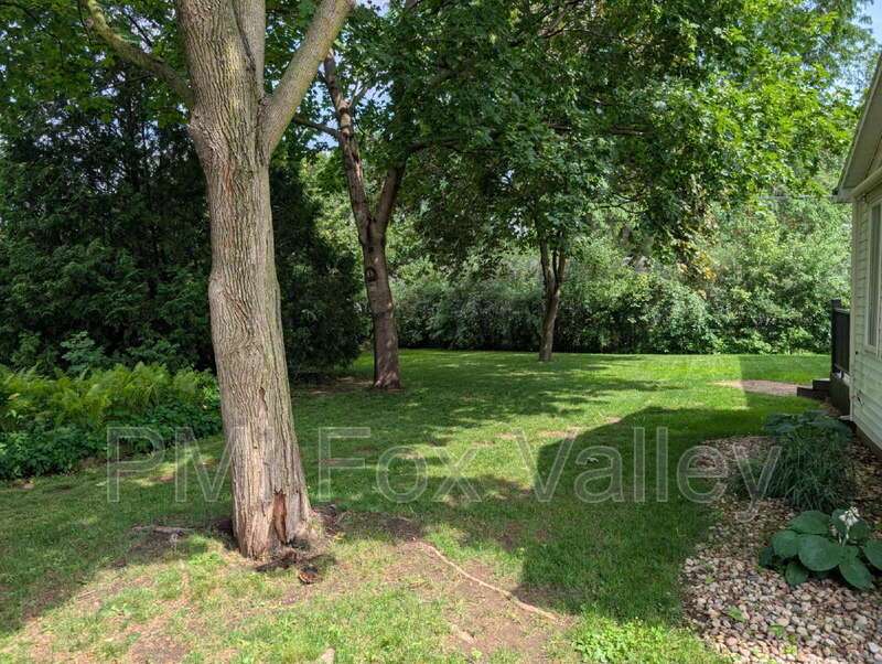 Spacious 4 bedroom 3 bathroom family home in Neenah property image