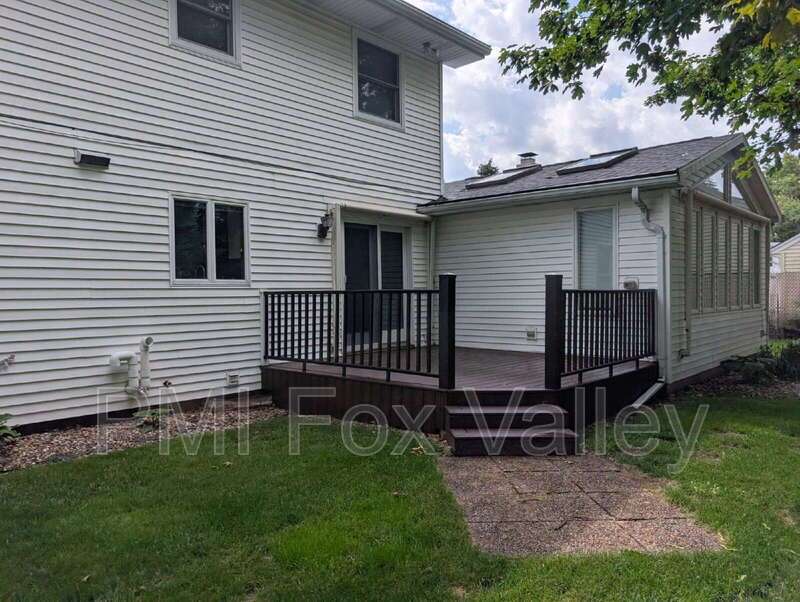 Spacious 4 bedroom 3 bathroom family home in Neenah property image