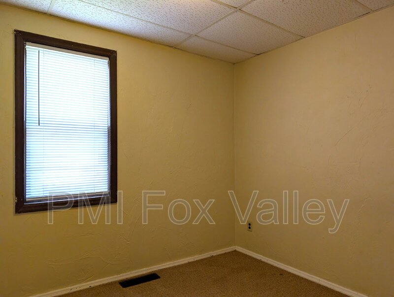 2 Bedroom Lower Duplex In Green Bay property image