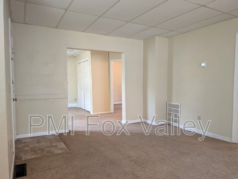 2 Bedroom Lower Duplex In Green Bay property image