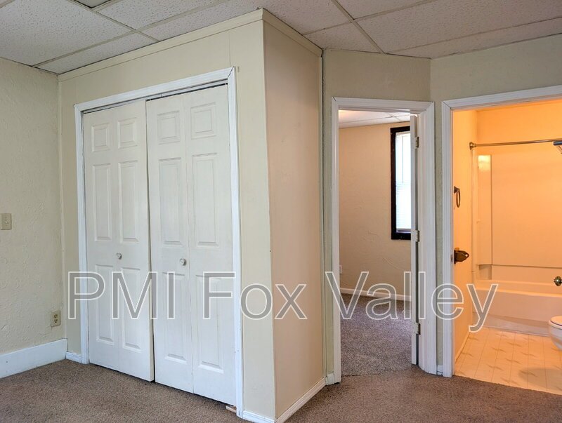 2 Bedroom Lower Duplex In Green Bay property image