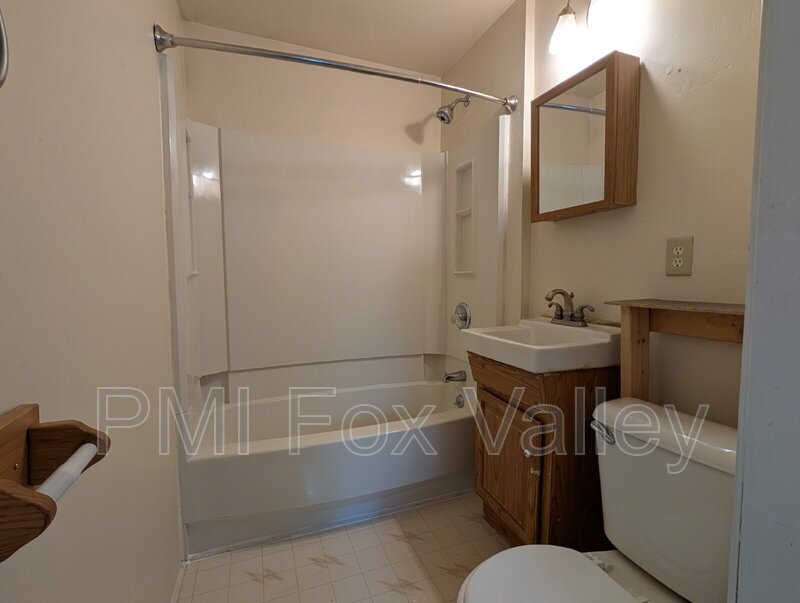 2 Bedroom Lower Duplex In Green Bay property image