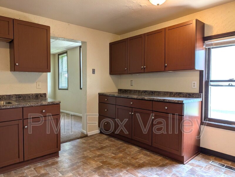 2 Bedroom Lower Duplex In Green Bay property image