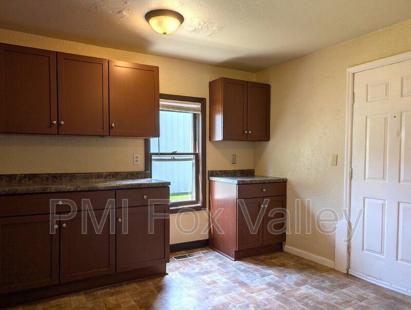 2 Bedroom Lower Duplex In Green Bay property image