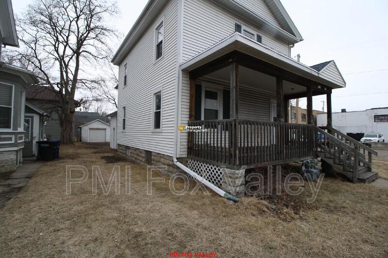 Large 3 - Bedroom Duplex in Oshkosh property image