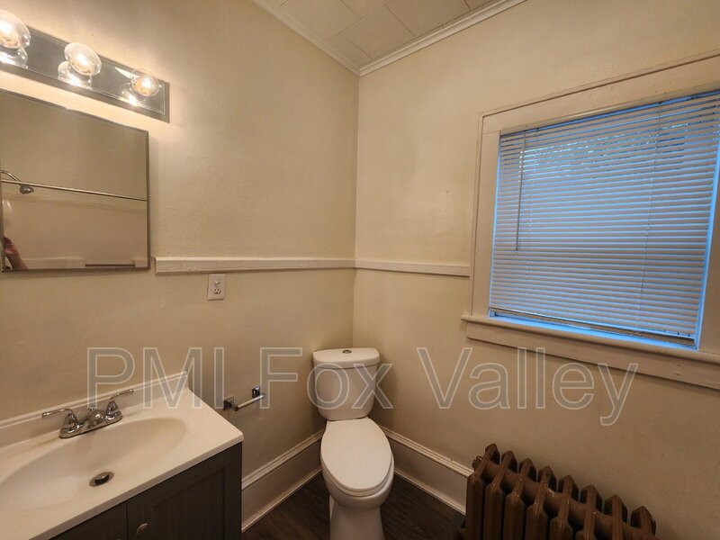 LARGE 2 Bed Lower Downtown Appleton property image