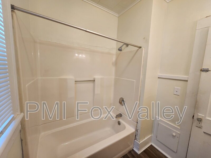 LARGE 2 Bed Lower Downtown Appleton property image