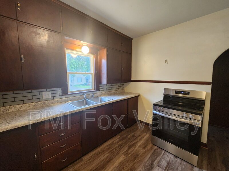 LARGE 2 Bed Lower Downtown Appleton property image