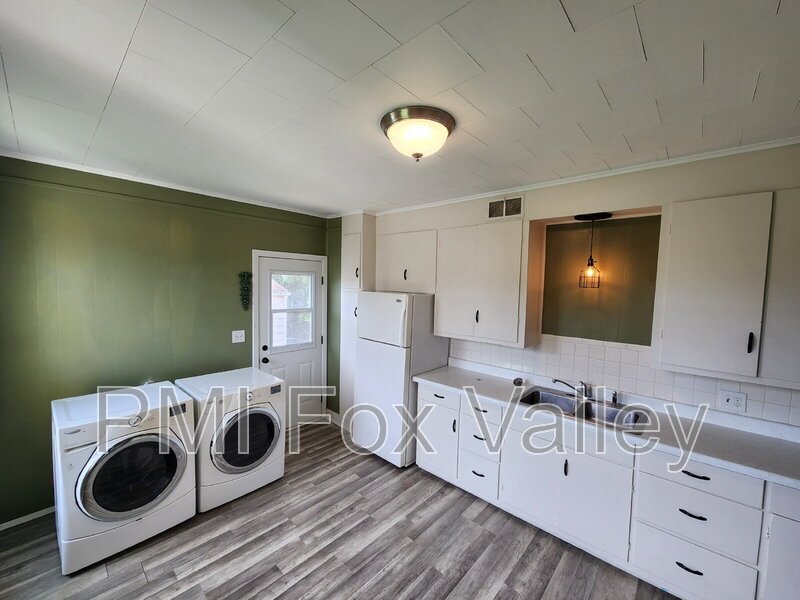 2 Bedroom side by side / 421A Otter Ave Oshkosh property image