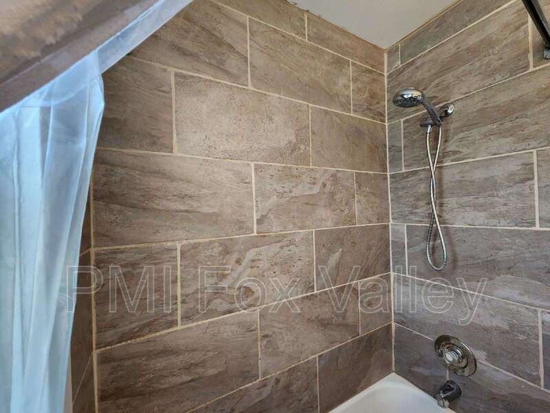 2 Bedroom side by side / 421A Otter Ave Oshkosh property image