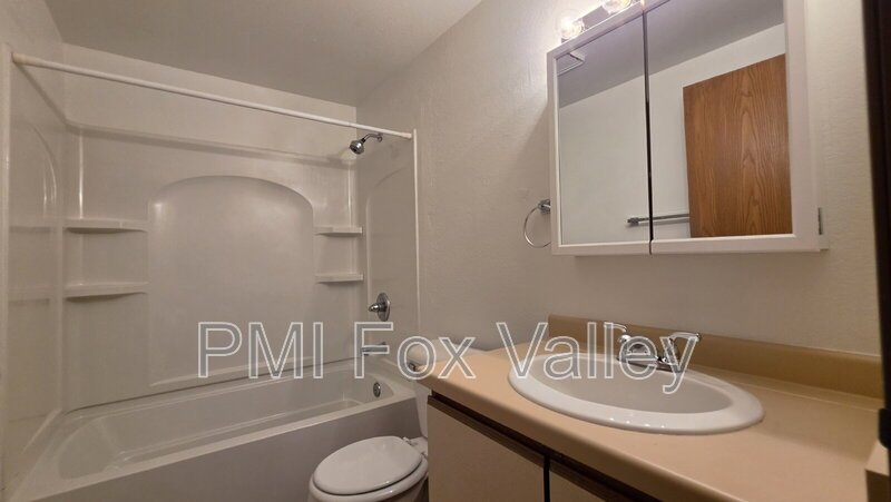 Spacious, updated 2 Bedroom Upper Apartment in Kimberly WI property image