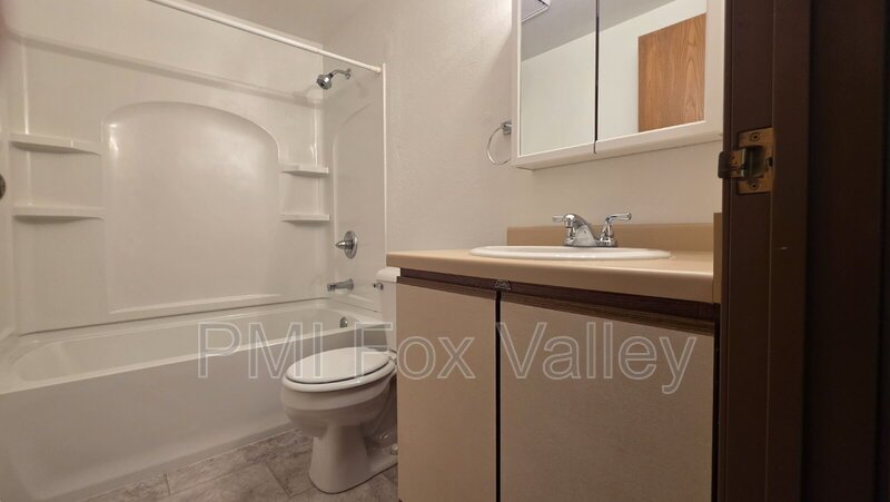Spacious, updated 2 Bedroom Upper Apartment in Kimberly WI property image
